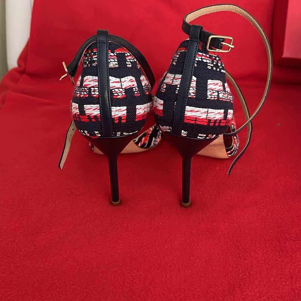 Authentic Carolina Herrera heels size 6 - Picture 9 of 17